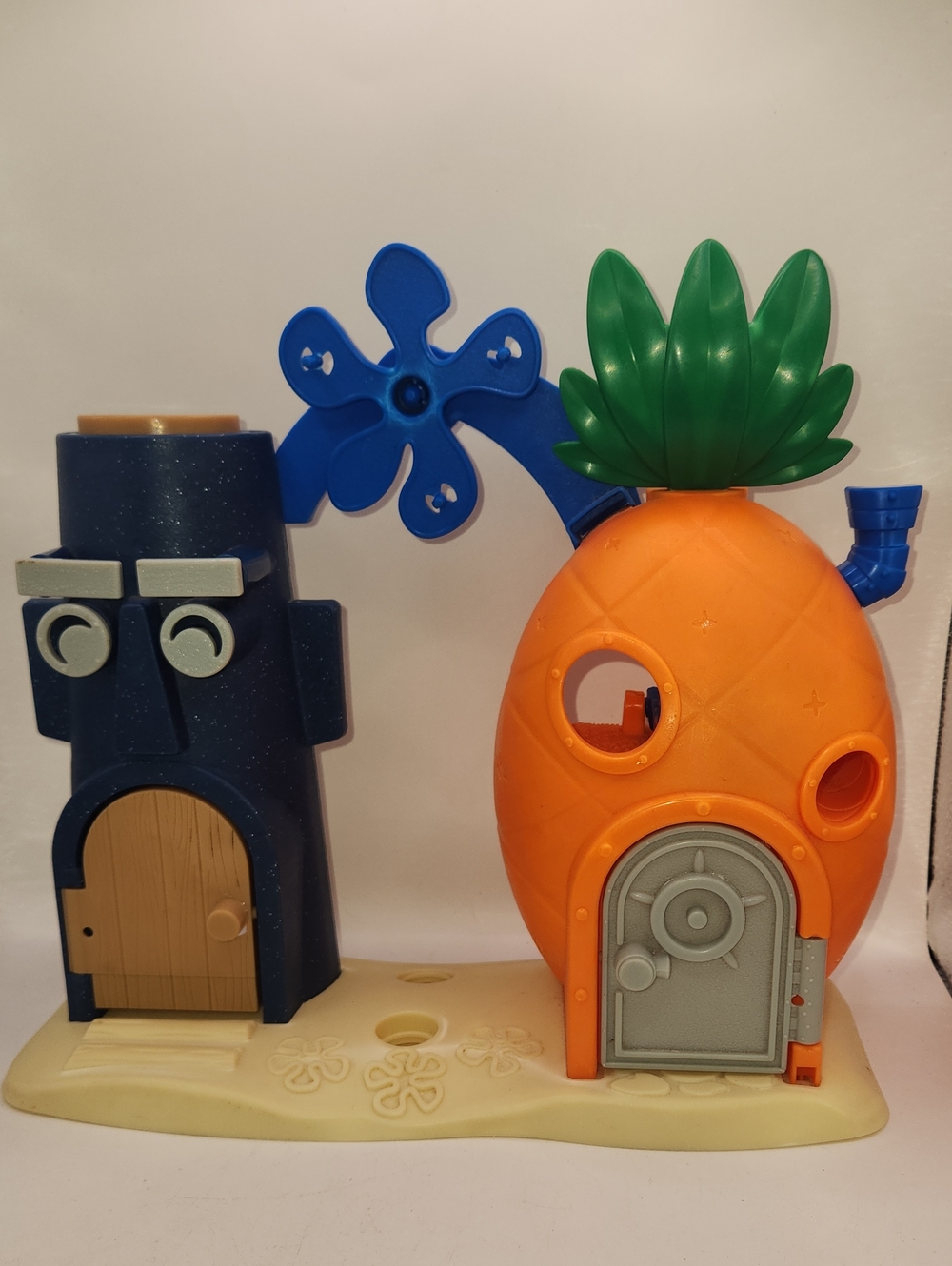 Fisher Price Imaginext SpongeBob Squarepants Bikini Bottom Playset Incomplete